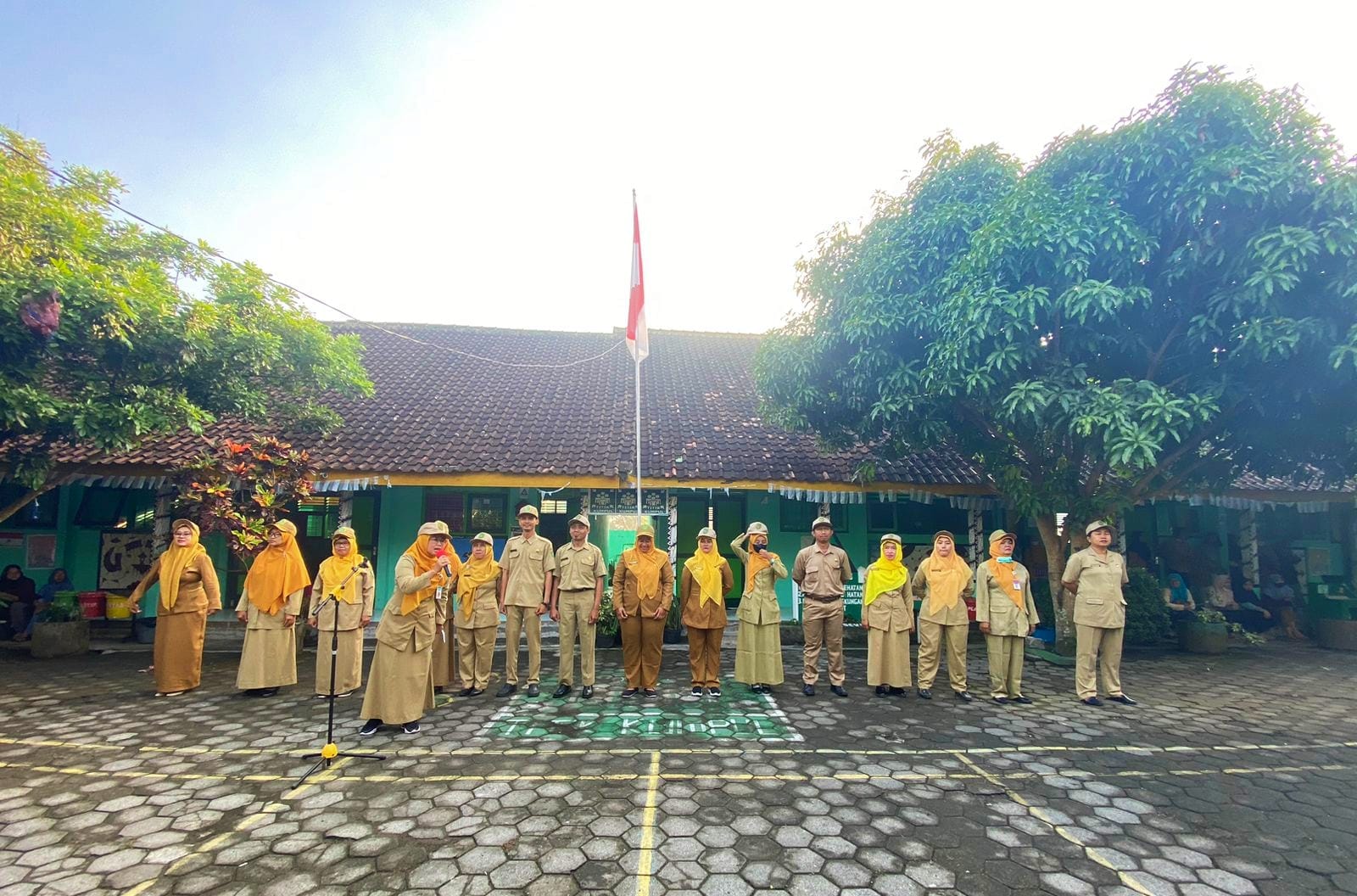 Hari Pertama Tahun Ajaran Baru SD Sonosewu Melaksanakan Apel Pagi 